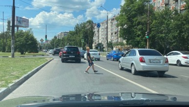 На бульваре Победы дети зарабатывают опасным способом. Воронеж Северный район