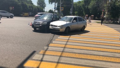 ДТП на пересечение Московского проспекта и улицы Беговой. Воронеж Северный район