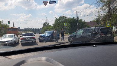 Авария на пересчение улиц Донской и Беговой. Воронеж Северный район