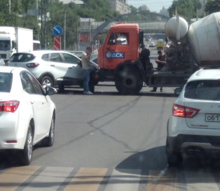 Авария с КАМАЗом ДСК на Московском проспекте. Воронеж Северный район