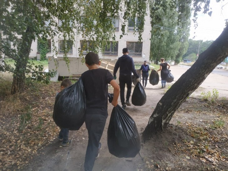 Жители Грин Парка устроили субботник. Воронеж Северный район