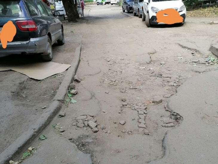 На Лизюкова по дороге к подъезду можно сломать ноги. Воронеж Северный район