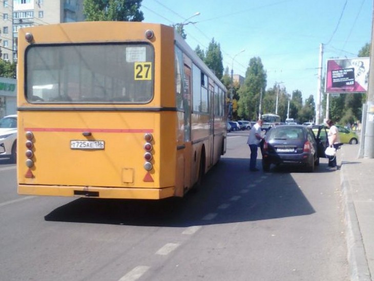 Водитель выгнал женщину из маршрутки за то, что она не мужчина. Воронеж Северный район