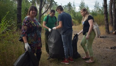 В лесопарке на 9 Января устроили субботник. Воронеж Северный район