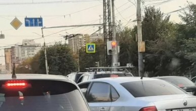 Автохам попал в кадр на Московском проспекте. Воронеж Северный район