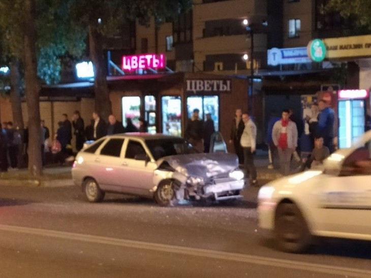 На 9 Января столкнулись два автомобиля, пострадали водители. Воронеж Северный район