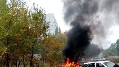 Возле школы № 93 сгорел автомобиль. Воронеж Северный район