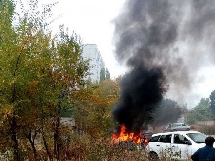 Возле школы № 93 сгорел автомобиль. Воронеж Северный район