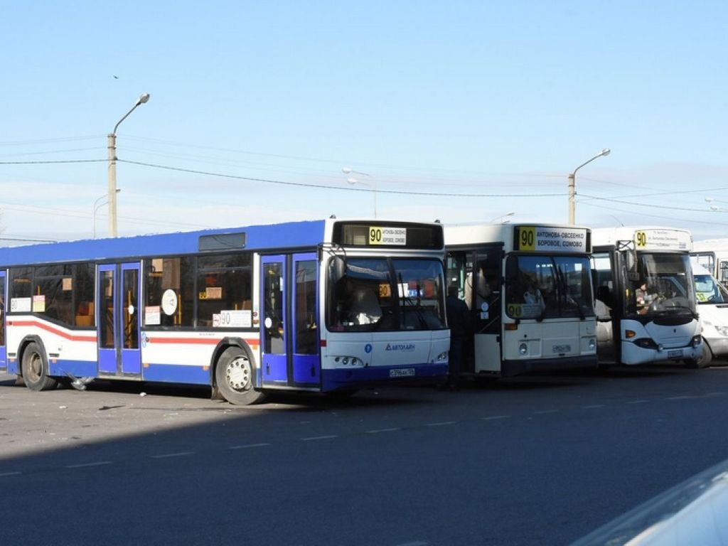 Водитель автобуса № 90 справлял нужду прямо из автобуса