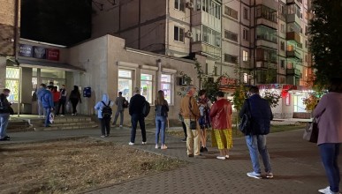  Очередь в отделение почты на Лизюкова. Воронеж Северный район