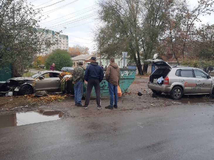 Таксист попал в ДТП на пересечение Рабочего проспекта и улицы Советской. Воронеж Северный район