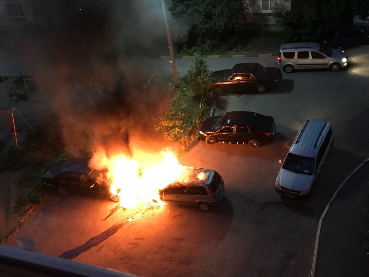 В Коминтерновском районе от пожара пострадали два автомобиля Северный район Воронеж